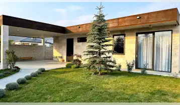 (Авто перевод!) იყიდება თანამედროვე დიზაინის უცხოვრებელი სახლი მისაქციელში გზიდან 300 дней.

Дата: 1913 г. კვ.მ. ბედეგის დეკორატიული ბლოკის ღობე სახლის პერიმეტრზე და მწვანე ლეილანდის ღობე ბაღის პერიმეტრზე. 
გამწვანებული წინა ეზო საკოლექციო ხვიარა ვარდები ღობის გასწვრივ და მცოცავი მცენარეები ღობის შესაფუთად. (3 месяца უნდა დაიფაროს მთლიანად) 
15 дней в году. მსმოიარე უგემრიელესი კაკალი
:) უზარმაზარი ჩრდილით, ფართი დატოვებული ხეხილის ბაღისთვის/ბოსტნისთვის. გამართული ჭკვიანი სარწყავი სისტემა მართული აპლიკაციით. 
წვიმის წყლის ამრიდი სადრენაჟე სისტემა.  
რკინის კარი ინტერკომით, 
ფასადის ღობე კომბინირებული ბეტონის მასიური კოლონებით და მასიური აკაციის დამუშავებული ბრუსებით. გადახურული პარკინგის ადგილი 2 მანქანისთვი ეზოში და 4 ადგილი ეზოს გარეთ. 

სრული სამშენებლო ფართი 610. სახლი (შიდა ფართი) 400კვმ
ერთი სართული, მთლიანად მიწის დონე(უსაფეხურო) 
სამი საძინებელი, მასტერ საძინებლის ფართი 15.25.15 
ორ დანარჩენი 18.11.11 ყველა საკუთარი სველი წერტილით და საგარდერობე ოთახით. ყველას აქვს გასასვლელი აუზზე. 
აუზი 15X4 საფილტრაციო და გათბობის სისტემებით. დეკი დრენაჟით

დამხმარე ოთახები: სამზარეულოს საკუჭნო,
სამრეცხაო, გასახდელი შემოსასვლელში, ბოილერის ოთახი. 
სველი წერტილი სტუმრებისთვის, და გარეთა საშხაპე აუზის სტუმრებისთვის. ბეტონის იატაკი გათბობით.