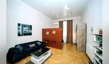 ქირავდება 60m2 არასტანდარტული ძველი აშენებული ბინა ახალი რემონტით. ფასი: 600$
