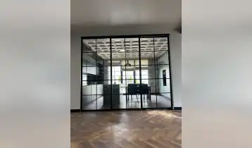იყიდება 800m2 ახალი აშენებული საკუთარი სახლი ახალი რემონტით. ფასი: 2500000$