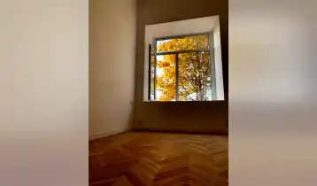{{ gallery.alt }}