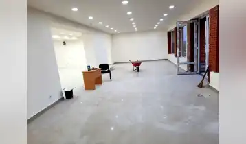 Сдается 200m2 Новостройка Коммерческая площадь (Универсальная площадь) с новым ремонтом. Цена: 2000$