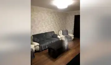 იყიდება 62m2 ხრუშოვის ძველი აშენებული ბინა ახალი რემონტით. ფასი: 104000$