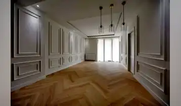 {{ gallery.alt }}