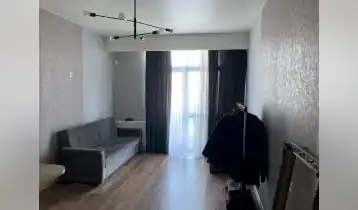 იყიდება 30m2 არასტანდარტული ახალი აშენებული ბინა ახალი რემონტით. ფასი: 44000$
