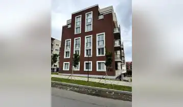 იყიდება 68m2 არასტანდარტული ახალი აშენებული ბინა თეთრი კარკასი. ფასი: 108800$