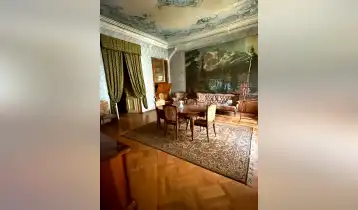 (Auto Translate!) Immediately for sale in Sololaki, on Lado Asatiani Street, a total area of 774 sq.m, a 4 -room hotel in front of the house