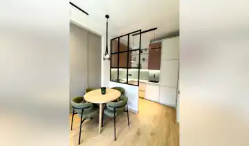 {{ gallery.alt }}