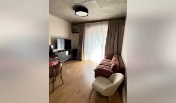 იყიდება 48m2 არასტანდარტული ახალი აშენებული ბინა ახალი რემონტით. ფასი: 127000$