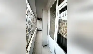 {{ gallery.alt }}