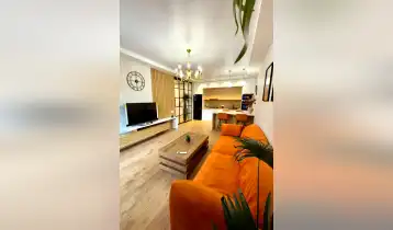 იყიდება 105m2 არასტანდარტული ახალი აშენებული ბინა ახალი რემონტით. ფასი: 220000$