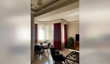 იყიდება 105m2 არასტანდარტული ახალი აშენებული ბინა რემონტით. ფასი: 257000$