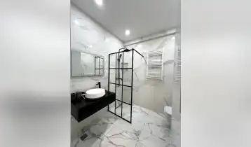 {{ gallery.alt }}