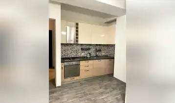 იყიდება 101m2 არასტანდარტული ახალი აშენებული ბინა ახალი რემონტით. ფასი: 200000$