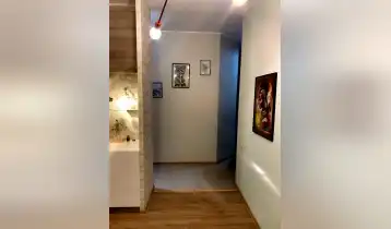{{ gallery.alt }}