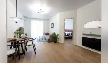 იყიდება 56m2 არასტანდარტული ახალი აშენებული ბინა ახალი რემონტით. ფასი: 126000$