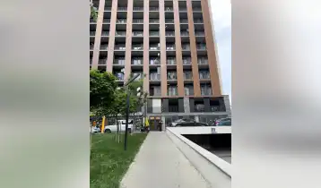 იყიდება 51m2 არასტანდარტული ახალი აშენებული ბინა მწვანე კარკასი. ფასი: 98000$