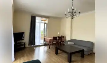იყიდება 173m2 არასტანდარტული ახალი აშენებული ბინა ახალი რემონტით. ფასი: 360000$