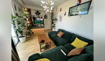 იყიდება 58m2 არასტანდარტული ახალი აშენებული ბინა ახალი რემონტით. ფასი: 106000$