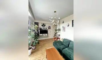 {{ gallery.alt }}