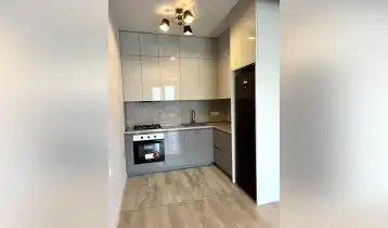 იყიდება 57m2 არასტანდარტული ახალი აშენებული ბინა ახალი რემონტით. ფასი: 113000$