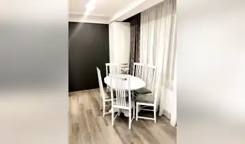 იყიდება 67m2 ხრუშოვის ძველი აშენებული ბინა ახალი რემონტით. ფასი: 115000$