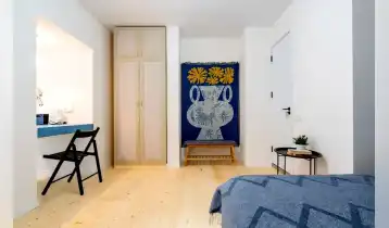 {{ gallery.alt }}