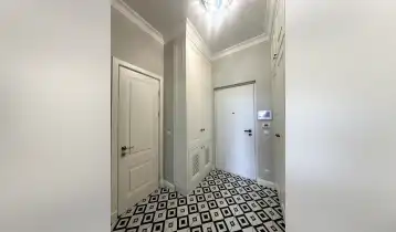 {{ gallery.alt }}