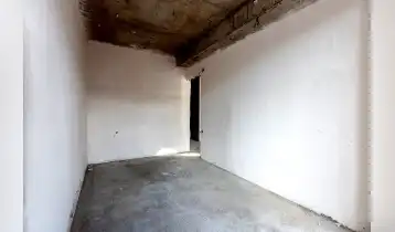 {{ gallery.alt }}