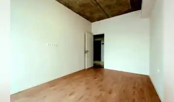 {{ gallery.alt }}