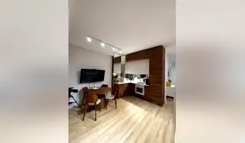 იყიდება 71m2 არასტანდარტული ახალი აშენებული ბინა რემონტით. ფასი: 135000$