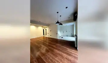 {{ gallery.alt }}