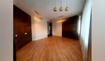 ქირავდება 119m2 არასტანდარტული ახალი აშენებული ბინა ახალი რემონტით. ფასი: 4000$