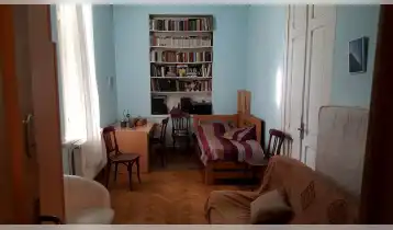 {{ gallery.alt }}