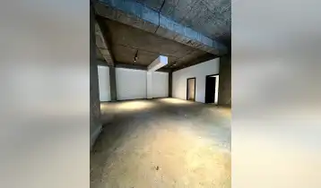 ქირავდება 150m2 ახალი აშენებული კომერციული ფართი (უნივერსალური ფართი) რემონტით. ფასი: 3000$