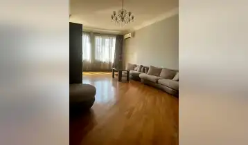 იყიდება 145m2 არასტანდარტული ახალი აშენებული ბინა ძველი რემონტით. ფასი: 250000$