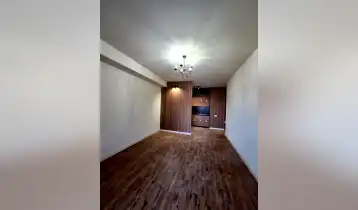 იყიდება 88m2 არასტანდარტული ახალი აშენებული ბინა ახალი რემონტით. ფასი: 176000$