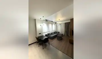 იყიდება 53m2 არასტანდარტული ახალი აშენებული ბინა ახალი რემონტით. ფასი: 117000$