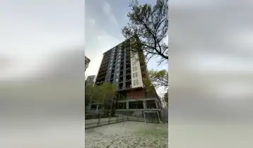 იყიდება 113m2 არასტანდარტული ახალი აშენებული ბინა თეთრი კარკასი. ფასი: 185000$