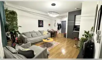 იყიდება 57m2 არასტანდარტული ახალი აშენებული ბინა ახალი რემონტით. ფასი: 105820$