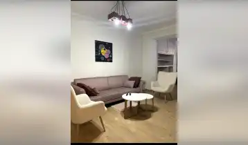 For Sale 105m2 City Old Building Flat Newly renovated. Price: 165000$