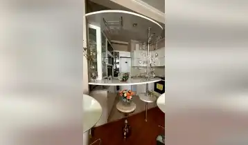 Продается 70m2 Нестандартный Новостройка Квартира с новым ремонтом. Цена: 140000$