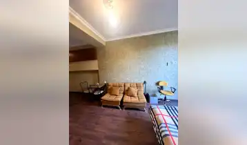 იყიდება 35m2 არასტანდარტული ახალი აშენებული ბინა ახალი რემონტით. ფასი: 76000$