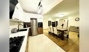 Продается 98m2 Чешский Старая постройка Квартира с новым ремонтом. Цена: 145000$