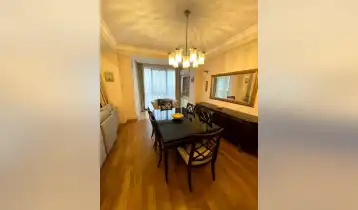 იყიდება 147m2 არასტანდარტული ახალი აშენებული ბინა ახალი რემონტით. ფასი: 367500$