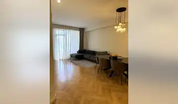 იყიდება 75m2 არასტანდარტული ახალი აშენებული ბინა ახალი რემონტით. ფასი: 172000$