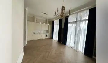 იყიდება 73m2 არასტანდარტული ახალი აშენებული ბინა ახალი რემონტით. ფასი: 175000$