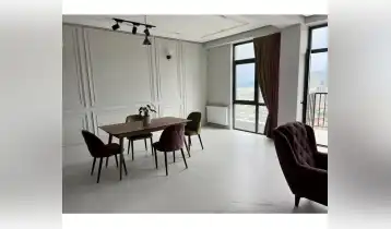 {{ gallery.alt }}
