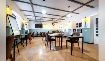 (Auto Translate!) Universal commercial space for rent on Vera Vera on Permiashvili Street, renting both office and living, 12 rooms in its bathrooms, the building has an inner cozy yard and views on the city.