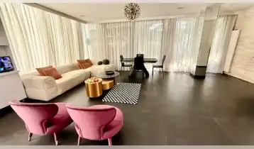 (Auto Translate!) A one -storey cozy private house for rent, with a beautiful well -groomed courtyard. The yard has a large pool and 2 space to rest, two car parking. The house is equipped with cameras, has two bedrooms with two bathrooms, both rooms have a direct exit pool. In every room there is a TV. There is also continuous electricity (UPS), and stainless metal water tank. The door door is taken remotely