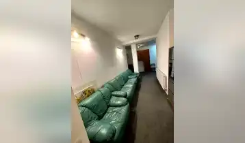 იყიდება 150m2 არასტანდარტული ძველი აშენებული ბინა რემონტით. ფასი: 365000$